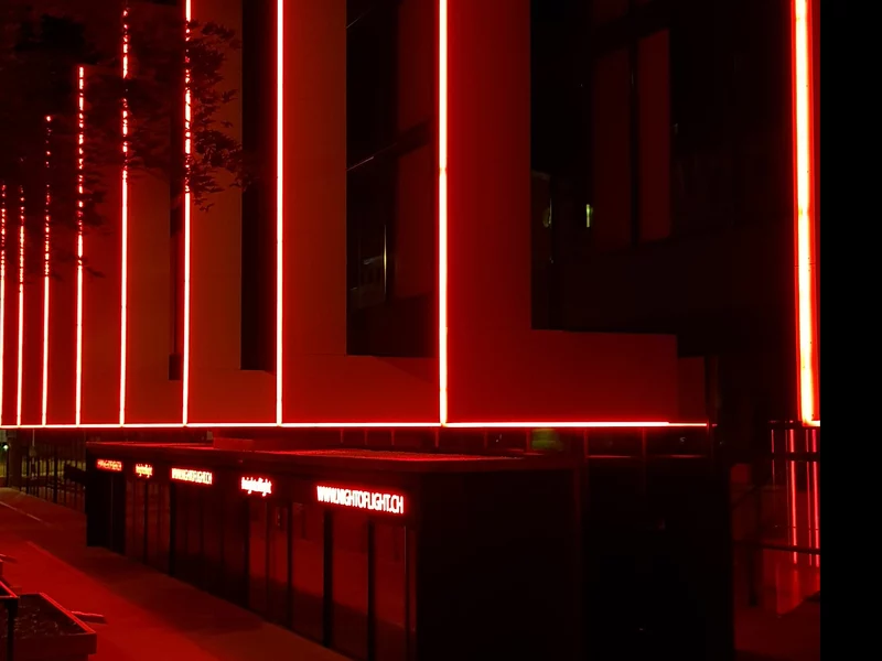 THE HALL, damals noch namens Samsung Hall, rot beleuchtet an der «Night of Light» © THE HALL